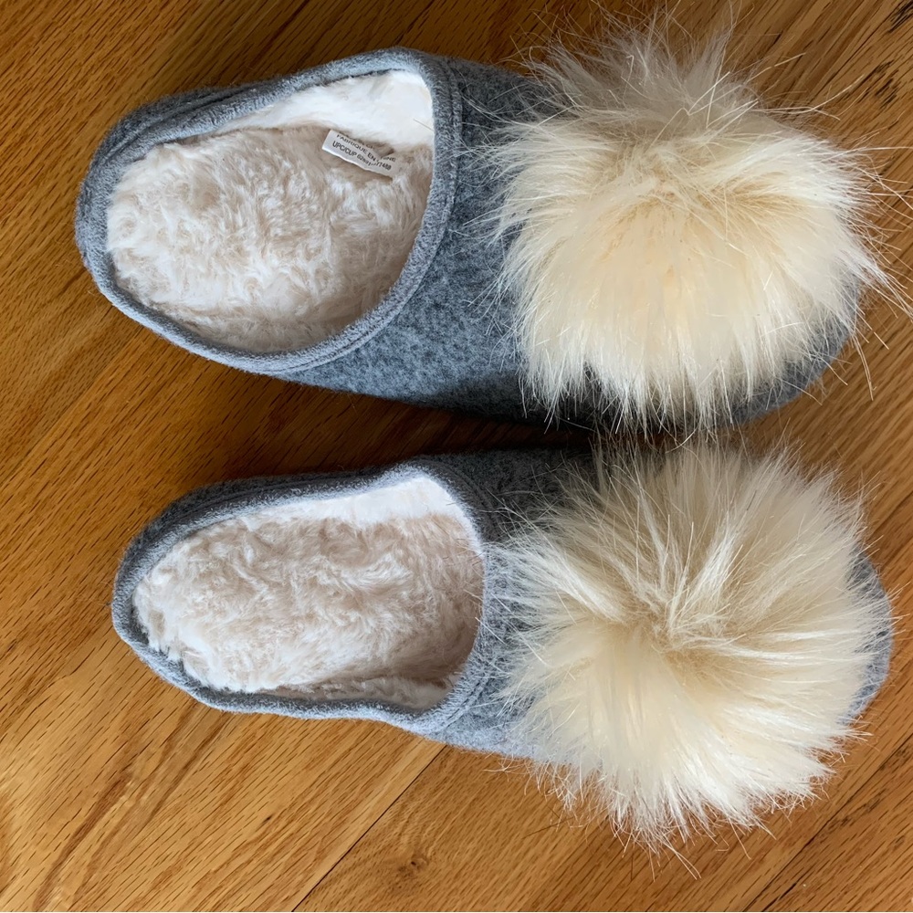 Slippers - Picture 1 of 4